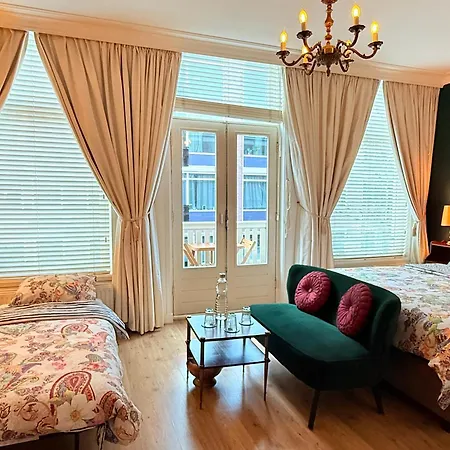 Comfortable Stylish In Centre Of - *